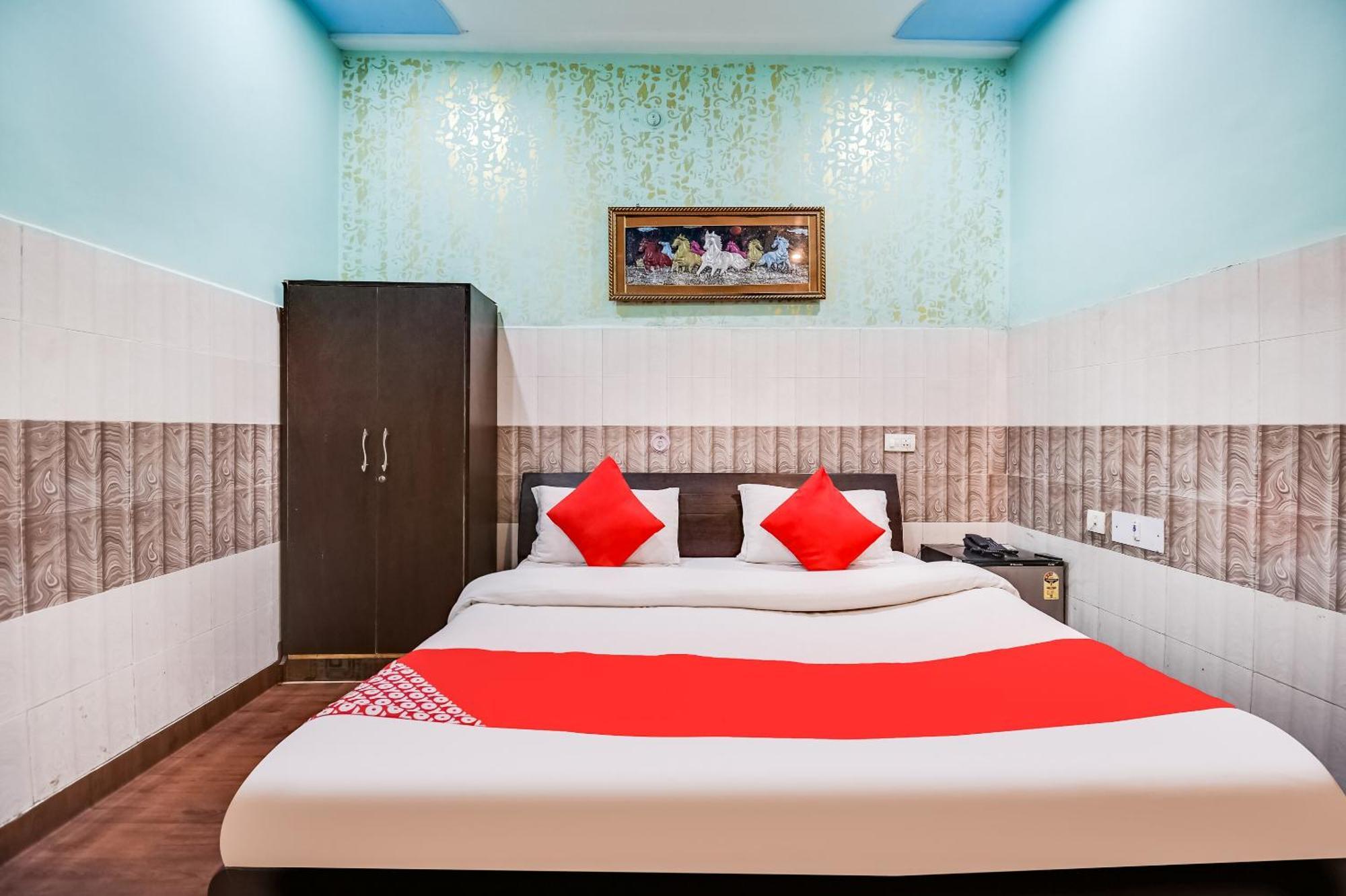 Hotel O Moon Hotel Гургаон Екстериор снимка