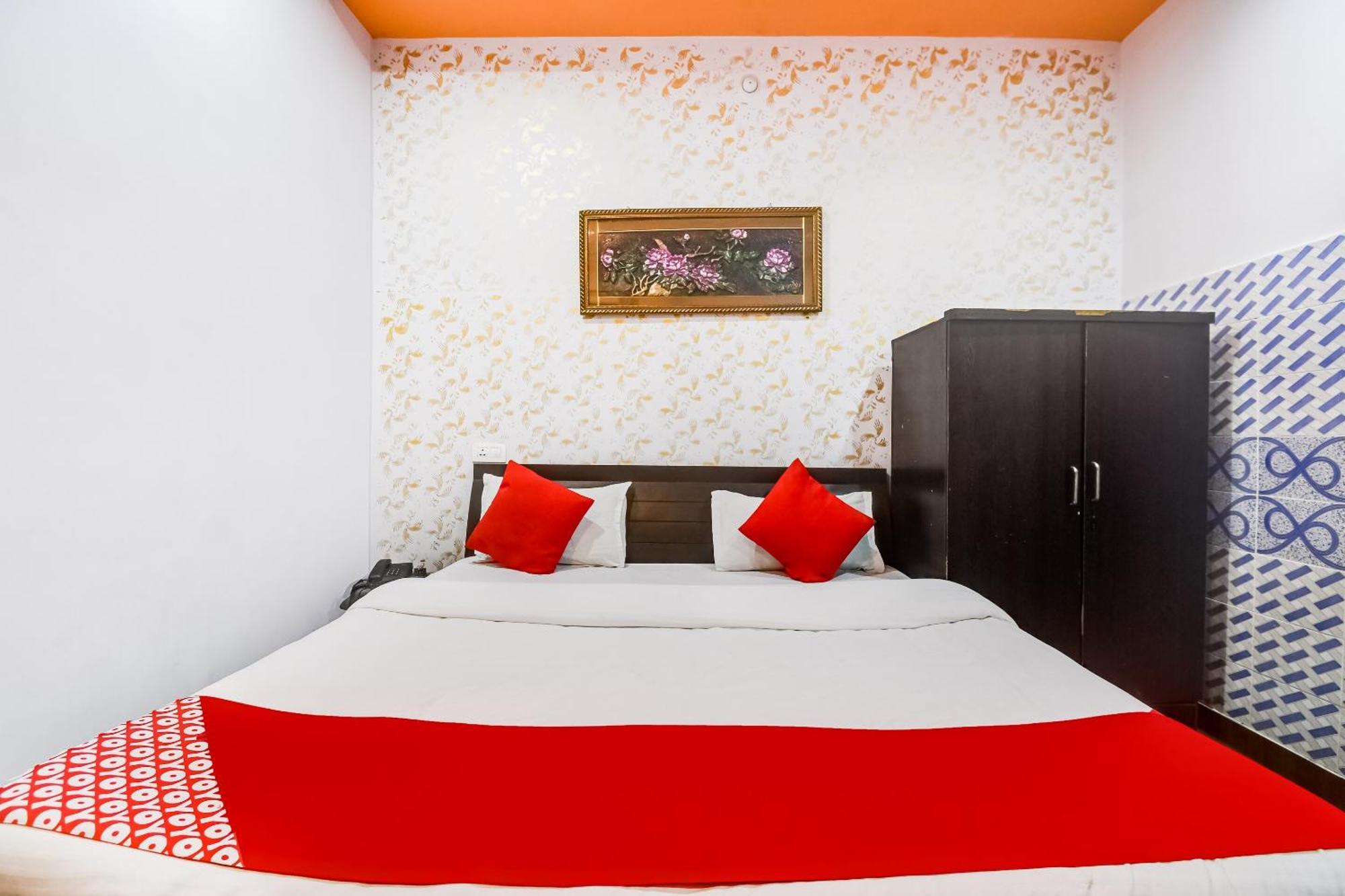 Hotel O Moon Hotel Гургаон Екстериор снимка