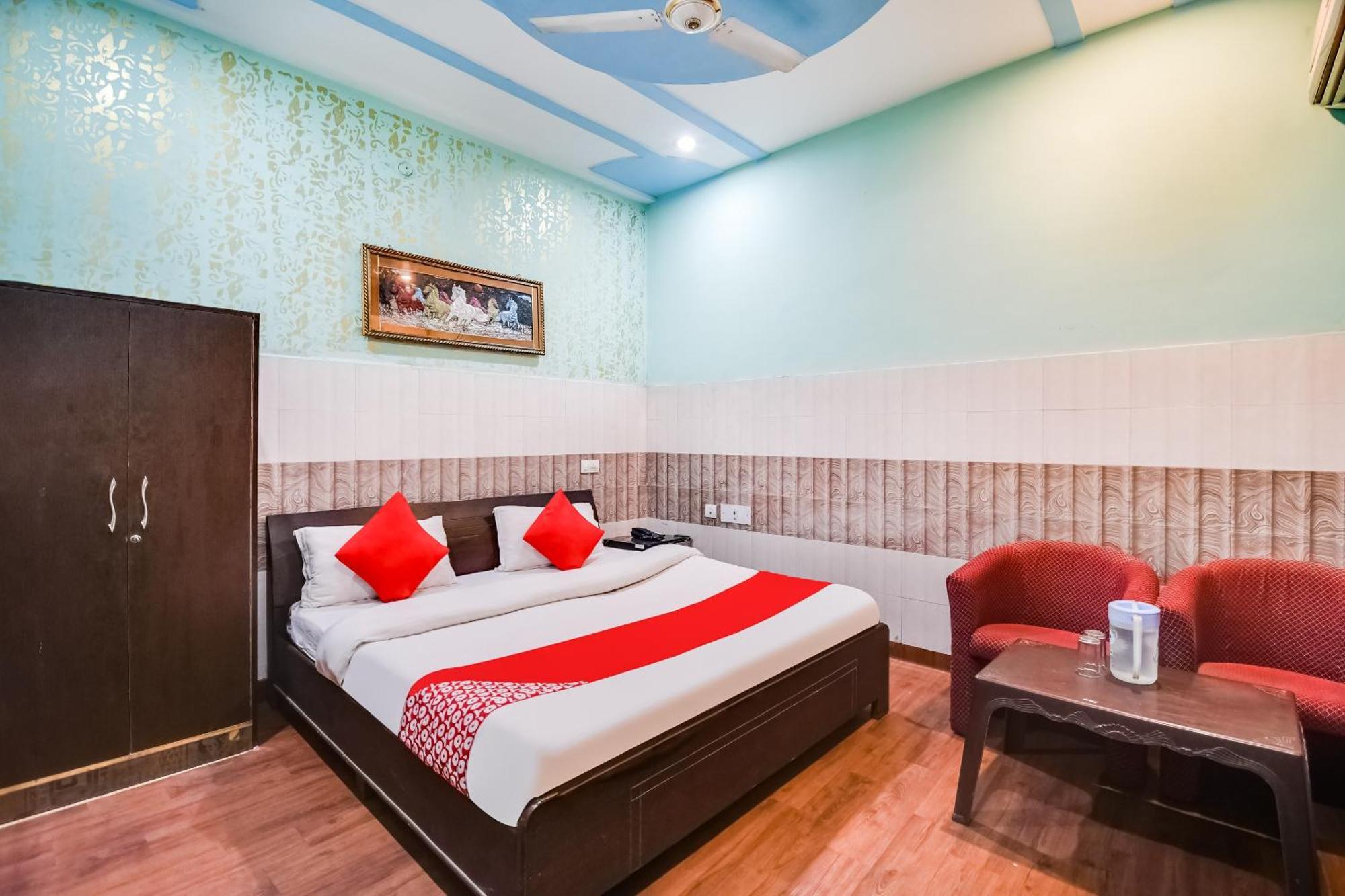 Hotel O Moon Hotel Гургаон Екстериор снимка